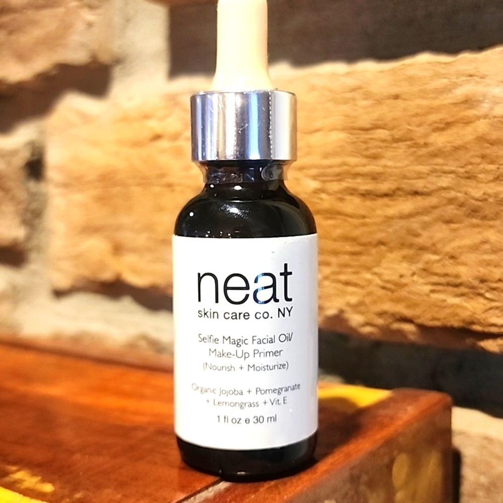 Neat Skin Car Selfie Magic Facial Oil.Make-Up Primer, nourish & moisturizes NIB